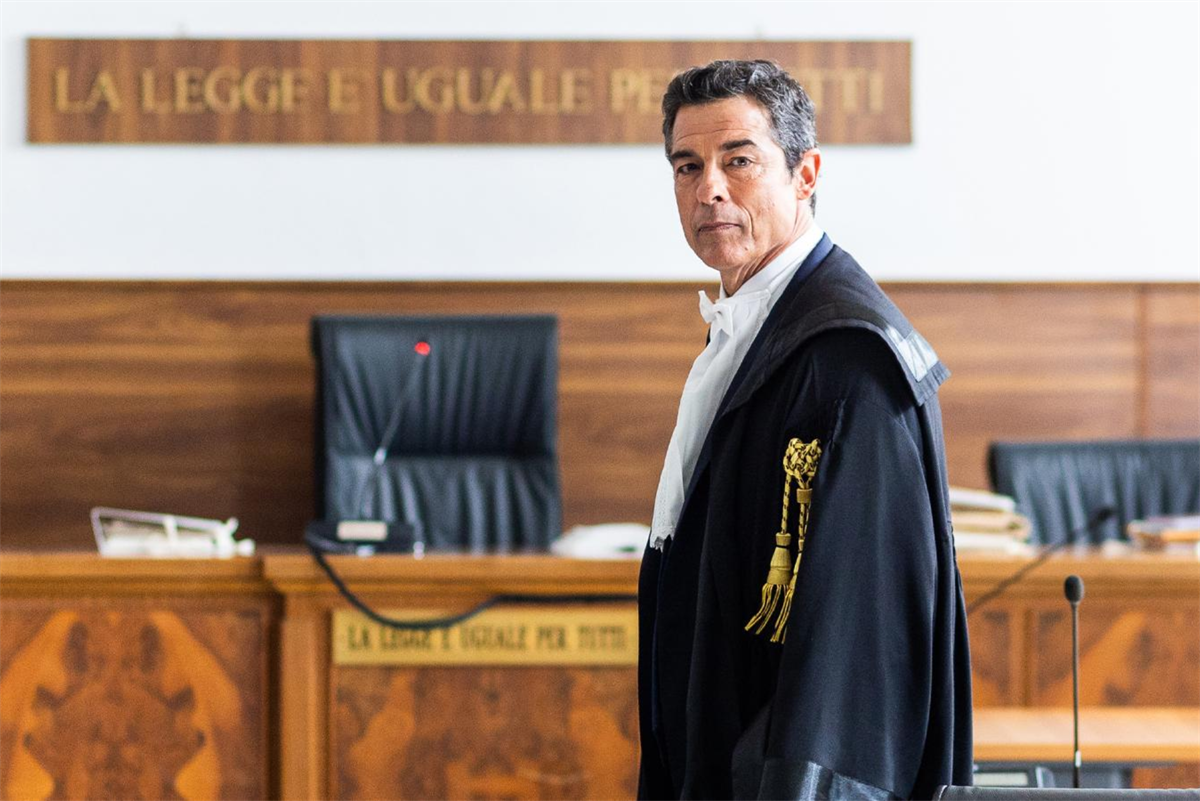 Alessandro Gassmann Plays the Role of  a  Successful Lawyer